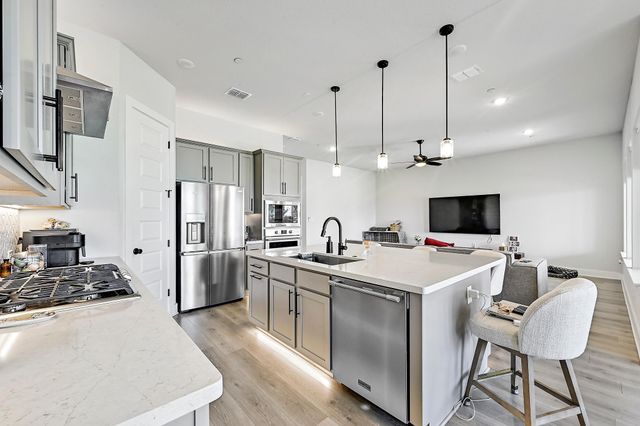 17211 Hattie TRCE, Austin, TX 78738