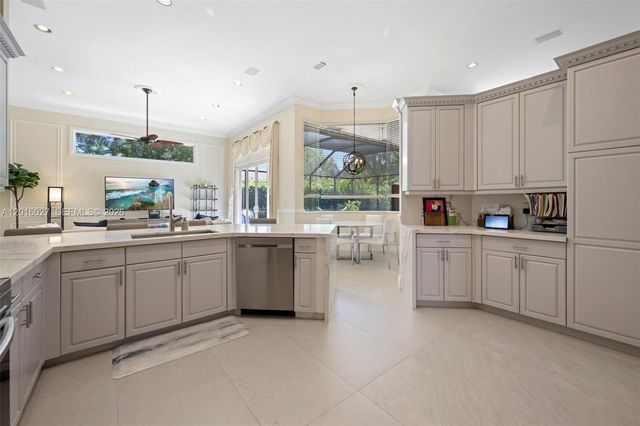 2538 Eagle Run Dr, Weston, FL 33327