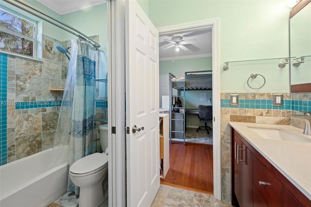 2538 Eagle Run Dr, Weston, FL 33327