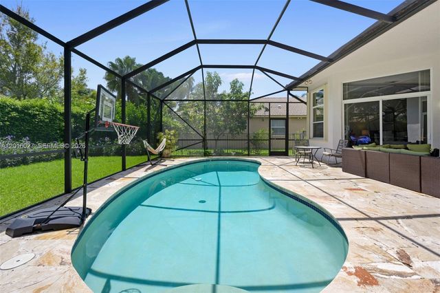 2538 Eagle Run Dr, Weston, FL 33327