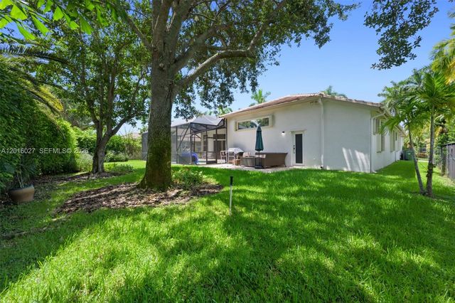 2538 Eagle Run Dr, Weston, FL 33327