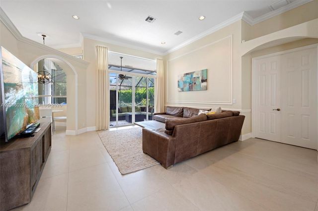 2538 Eagle Run Dr, Weston, FL 33327