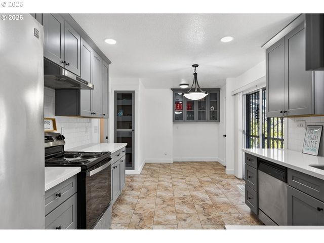820 Ne 168TH Pl, Portland, OR 97230