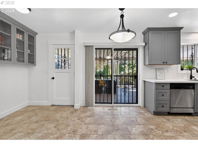 820 Ne 168TH Pl, Portland, OR 97230