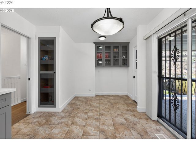 820 Ne 168TH Pl, Portland, OR 97230