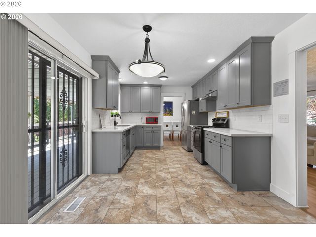 820 Ne 168TH Pl, Portland, OR 97230
