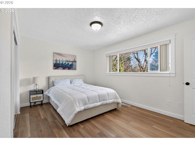 820 Ne 168TH Pl, Portland, OR 97230