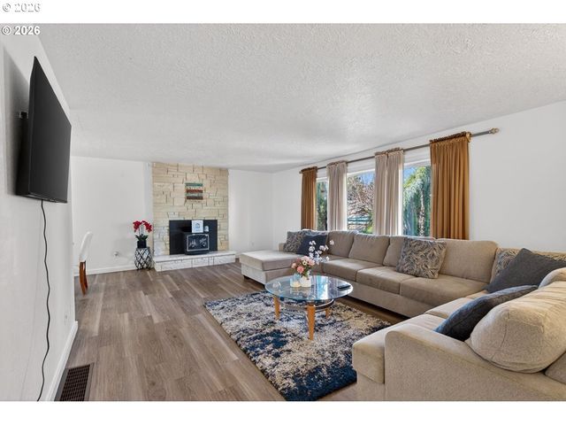 820 Ne 168TH Pl, Portland, OR 97230