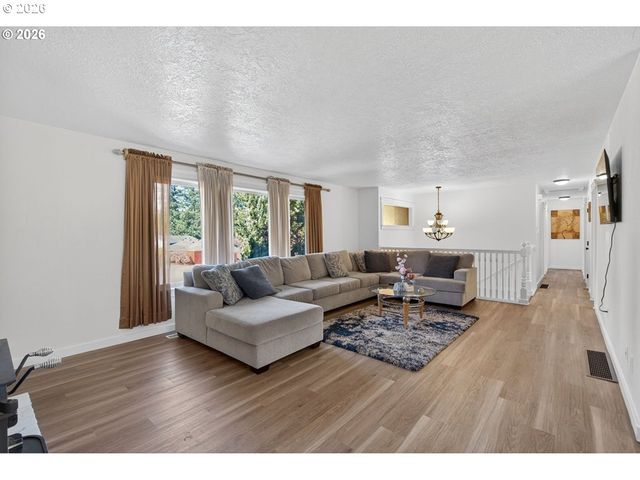 820 Ne 168TH Pl, Portland, OR 97230