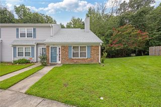 110 Briarwood PL, Yorktown, VA 23692