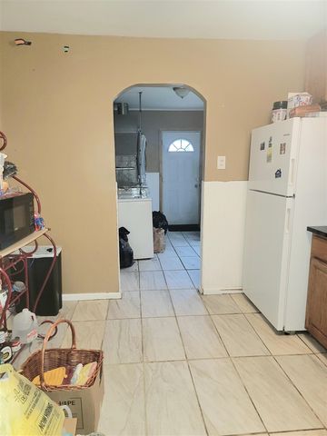 13995 Hendricks Avenue, Warren, MI 48089