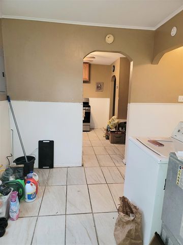 13995 Hendricks Avenue, Warren, MI 48089