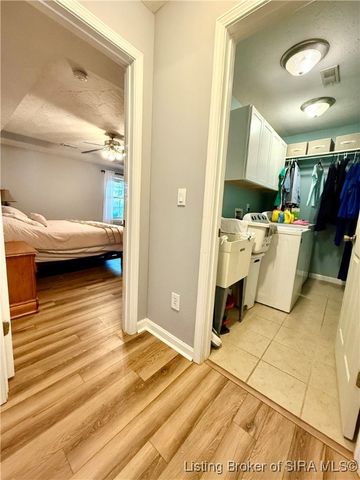 2112 Sterling Oaks Drive, Sellersburg, IN 47172