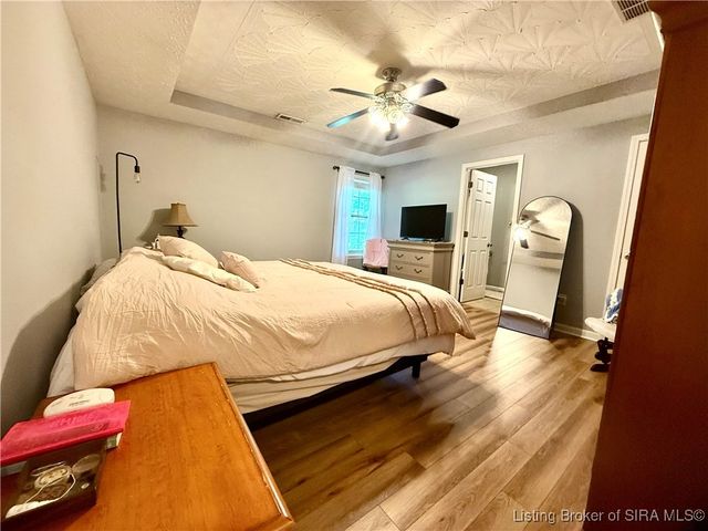 2112 Sterling Oaks Drive, Sellersburg, IN 47172