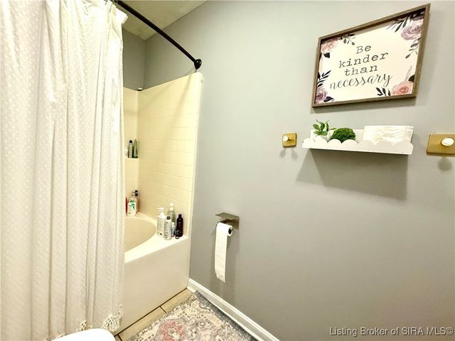 2112 Sterling Oaks Drive, Sellersburg, IN 47172