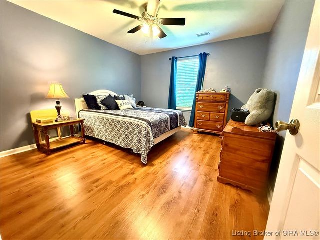 2112 Sterling Oaks Drive, Sellersburg, IN 47172