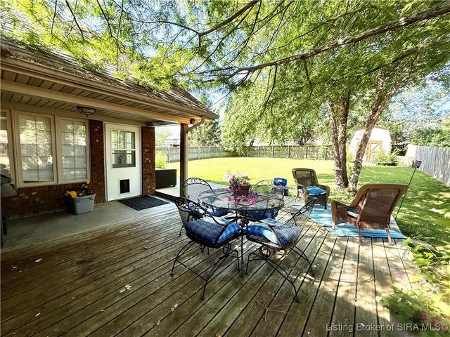 2112 Sterling Oaks Drive, Sellersburg, IN 47172