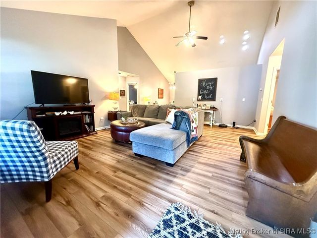 2112 Sterling Oaks Drive, Sellersburg, IN 47172