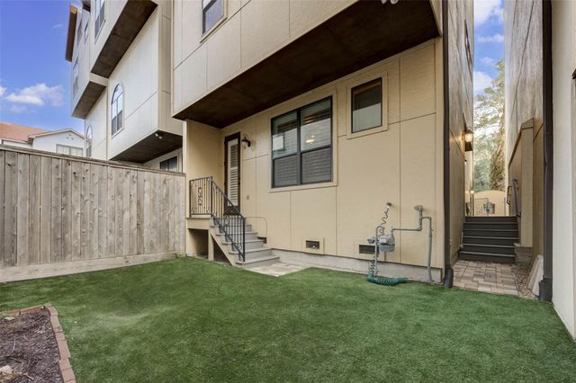 1809 W 24th Street, Houston, TX 77008