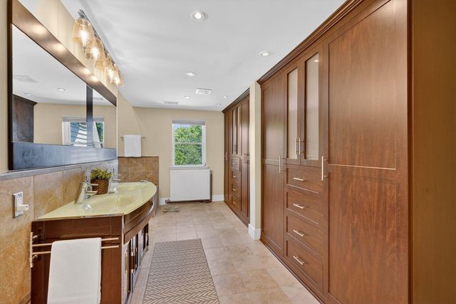 4428 BROOKSIDE DR, Alexandria, VA 22312