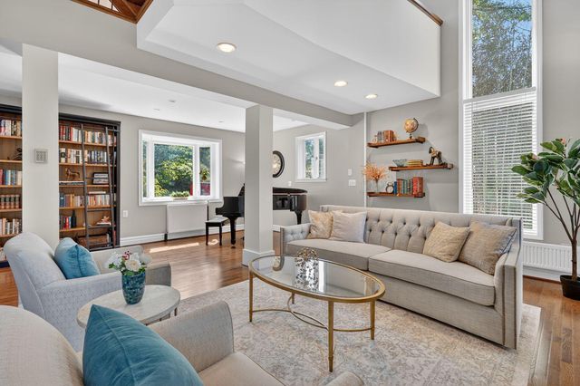 4428 BROOKSIDE DR, Alexandria, VA 22312