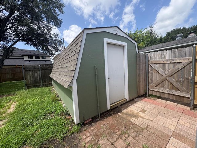 6605 Westview Drive, Houston, TX 77055