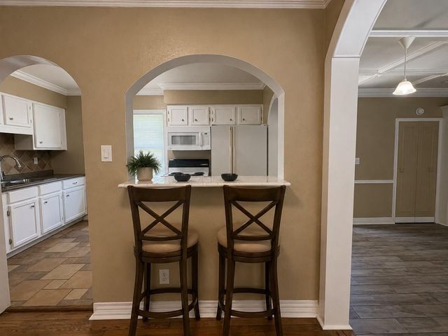 6605 Westview Drive, Houston, TX 77055