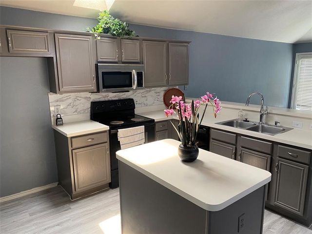 7308 Fossil Lake Drive, Arlington, TX 76002