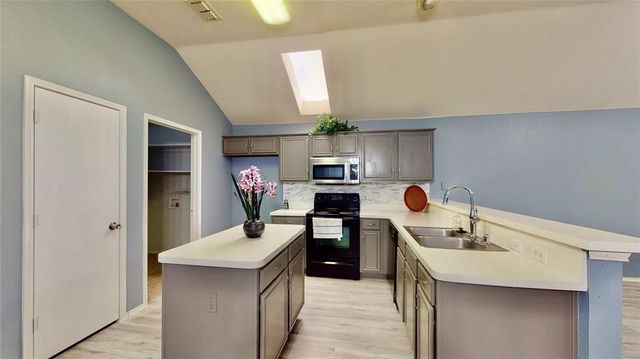 7308 Fossil Lake Drive, Arlington, TX 76002