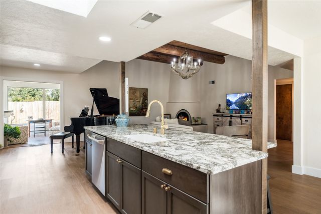 697 Calle Espejo, Santa Fe, NM 87505