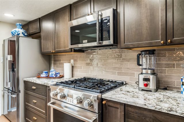 697 Calle Espejo, Santa Fe, NM 87505