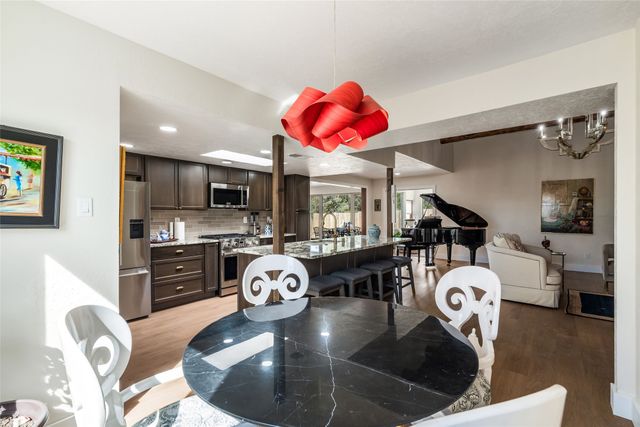 697 Calle Espejo, Santa Fe, NM 87505