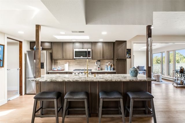 697 Calle Espejo, Santa Fe, NM 87505