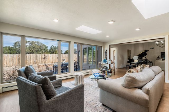 697 Calle Espejo, Santa Fe, NM 87505