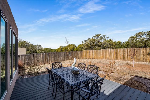 697 Calle Espejo, Santa Fe, NM 87505