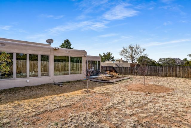 697 Calle Espejo, Santa Fe, NM 87505