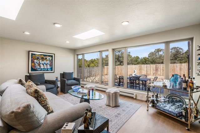 697 Calle Espejo, Santa Fe, NM 87505