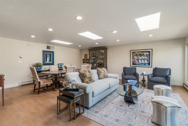 697 Calle Espejo, Santa Fe, NM 87505