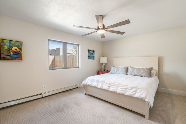 697 Calle Espejo, Santa Fe, NM 87505