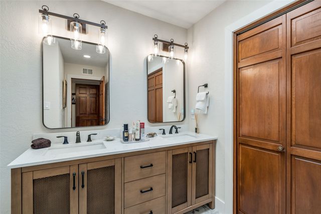 697 Calle Espejo, Santa Fe, NM 87505