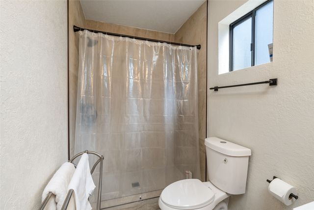 697 Calle Espejo, Santa Fe, NM 87505