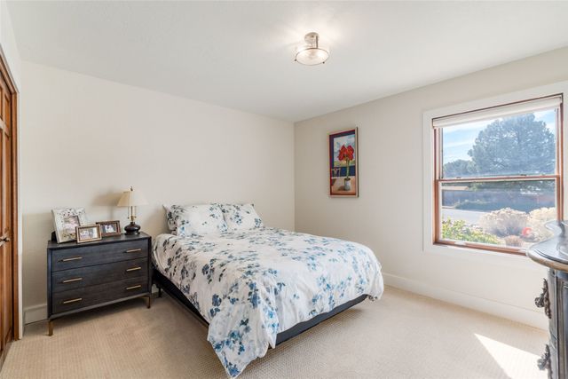 697 Calle Espejo, Santa Fe, NM 87505