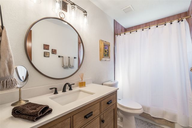 697 Calle Espejo, Santa Fe, NM 87505