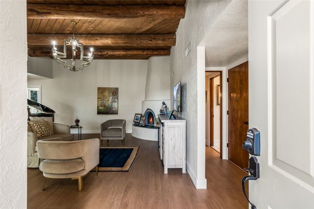 697 Calle Espejo, Santa Fe, NM 87505