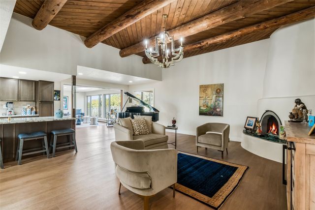 697 Calle Espejo, Santa Fe, NM 87505