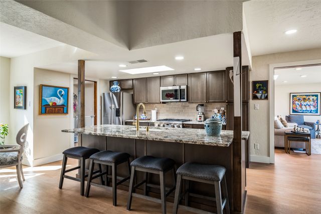 697 Calle Espejo, Santa Fe, NM 87505