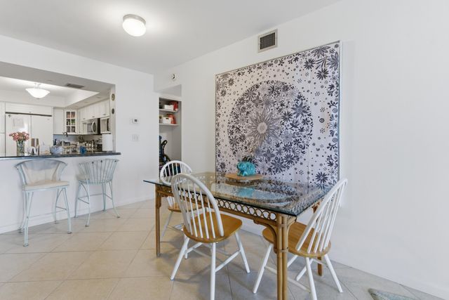 3581 S Ocean Boulevard Apt 4e, South Palm Beach, FL 33480