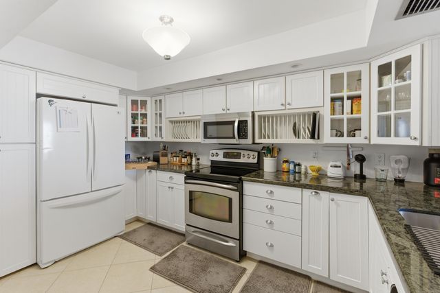 3581 S Ocean Boulevard Apt 4e, South Palm Beach, FL 33480