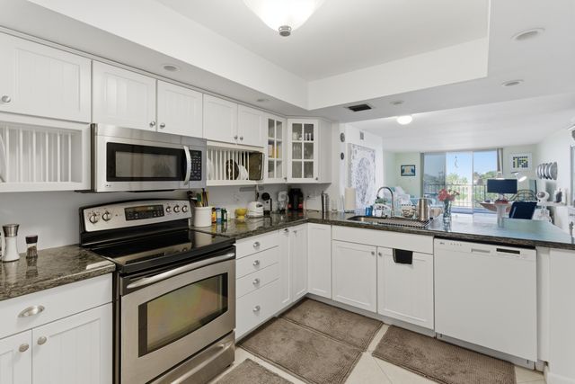 3581 S Ocean Boulevard Apt 4e, South Palm Beach, FL 33480