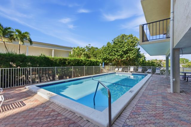 3581 S Ocean Boulevard Apt 4e, South Palm Beach, FL 33480